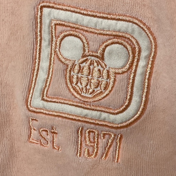 Disney Walt Disney World Peach Embroidered Spirit Jersey Super Soft Velour - Picture 9 of 10